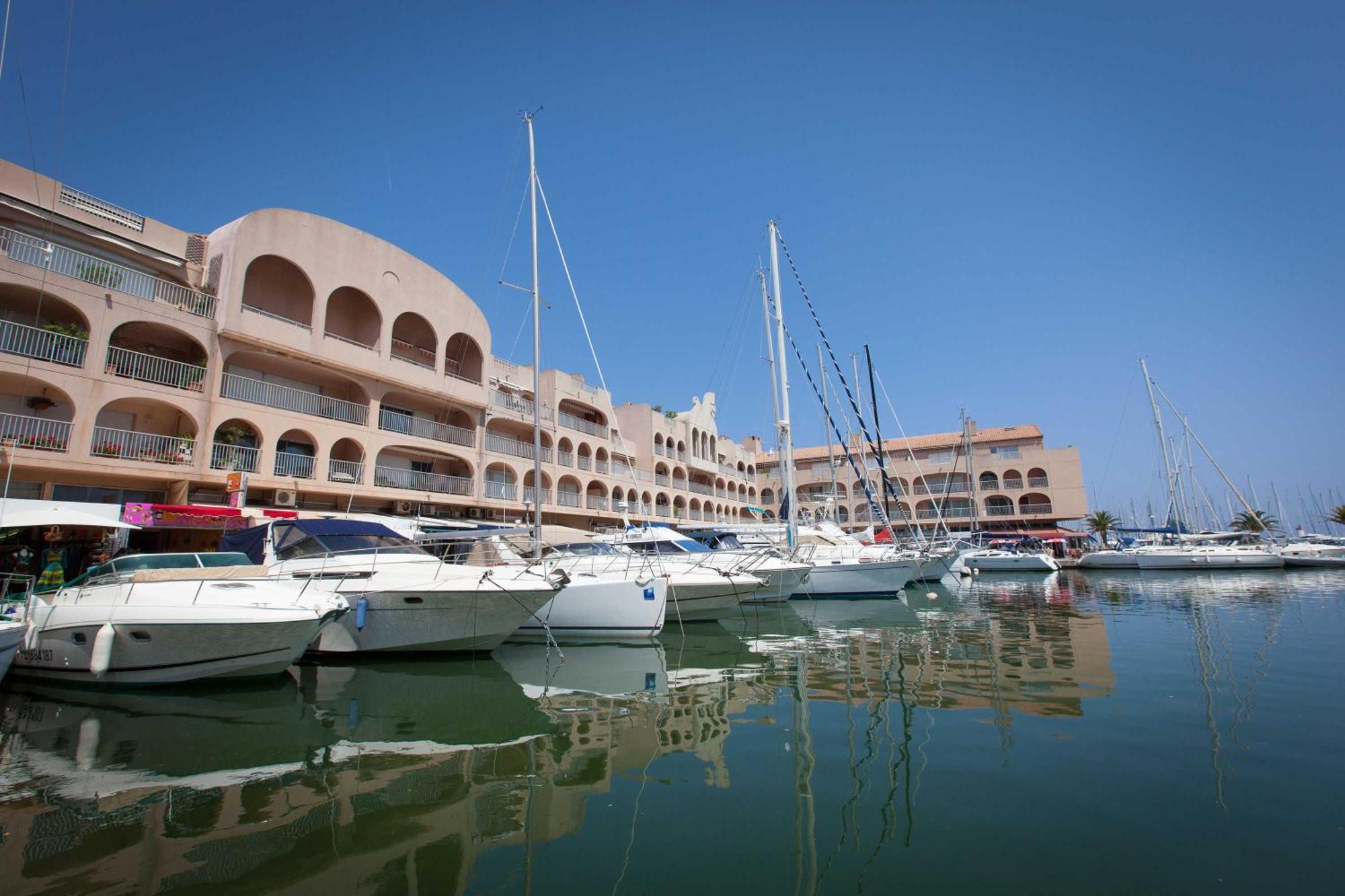 Port De Hyeres L'Etoile Marine Apartment Exterior photo